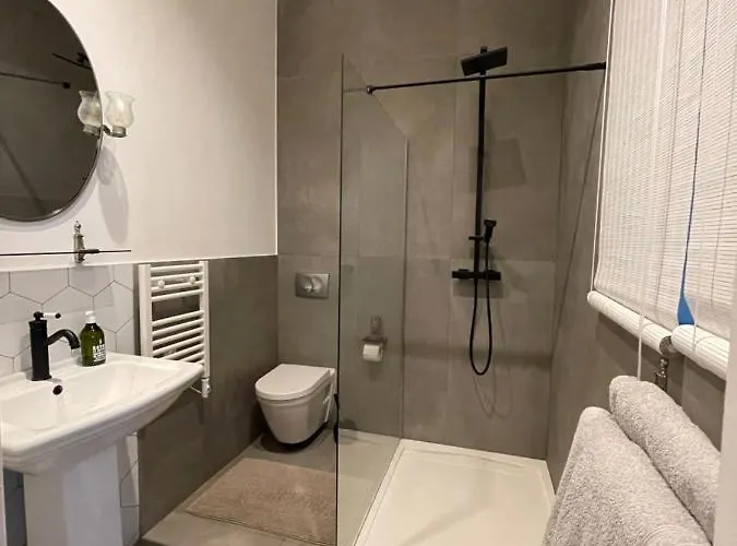 Dans Un Chateau Exceptionnel Du 18e Siecle لا لوند-ليه-مور