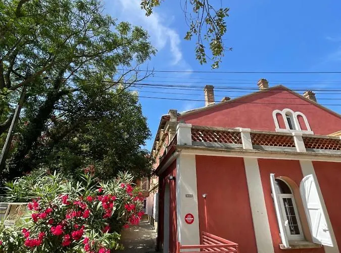 Dans Un Chateau Exceptionnel Du 18e Siecle شقة