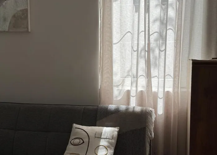 Dans Un Chateau Exceptionnel Du 18e Siecle